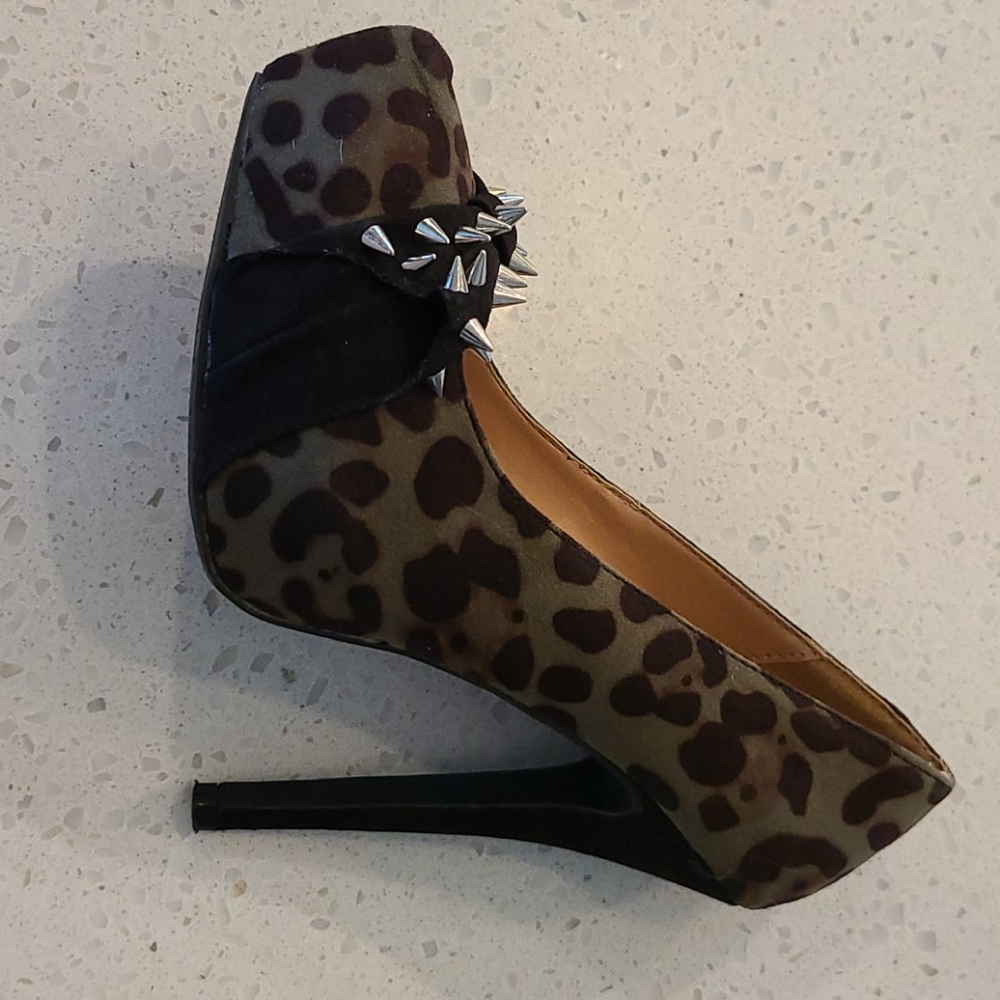 Shoes - Picture 4 of 4